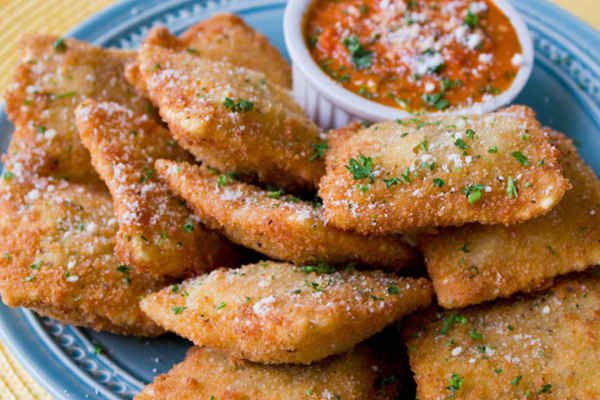 Fried Ravioli with Marinara Sauce Tray